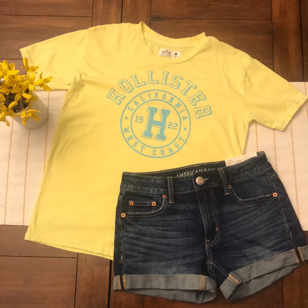 XS Hollister T-shirt!